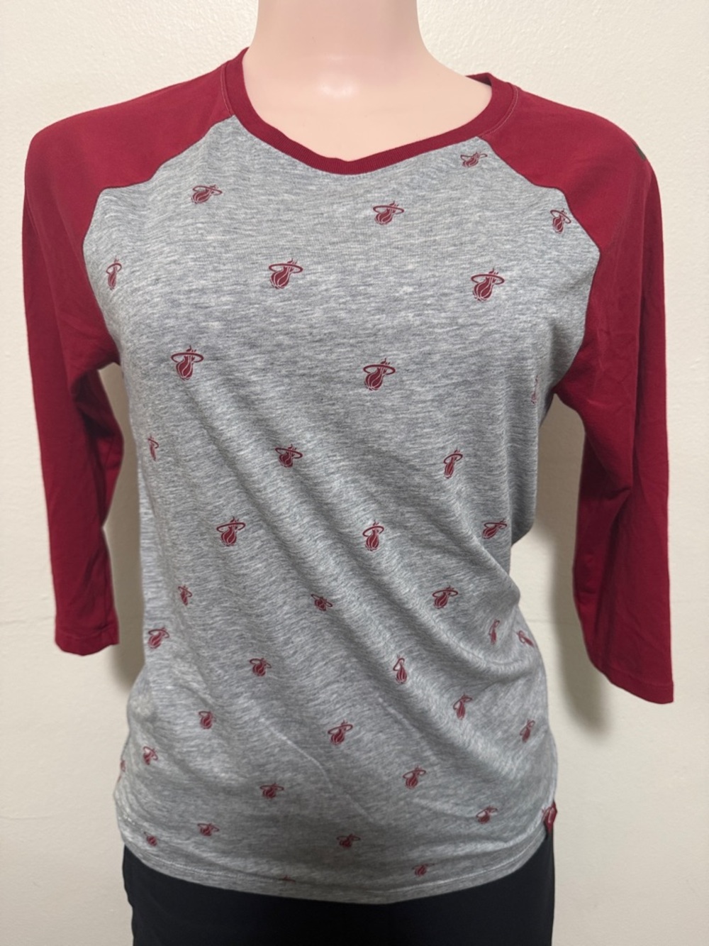 Nike Miami Heat woman 3/4 sleeve shirt size small
